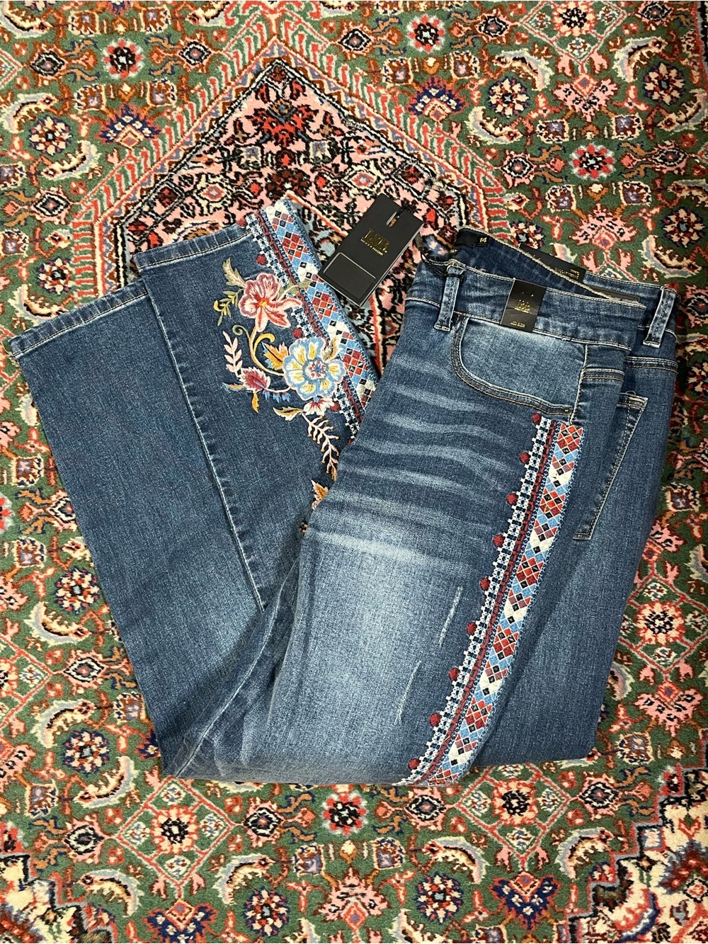 L&B Embroidered jeans NWT